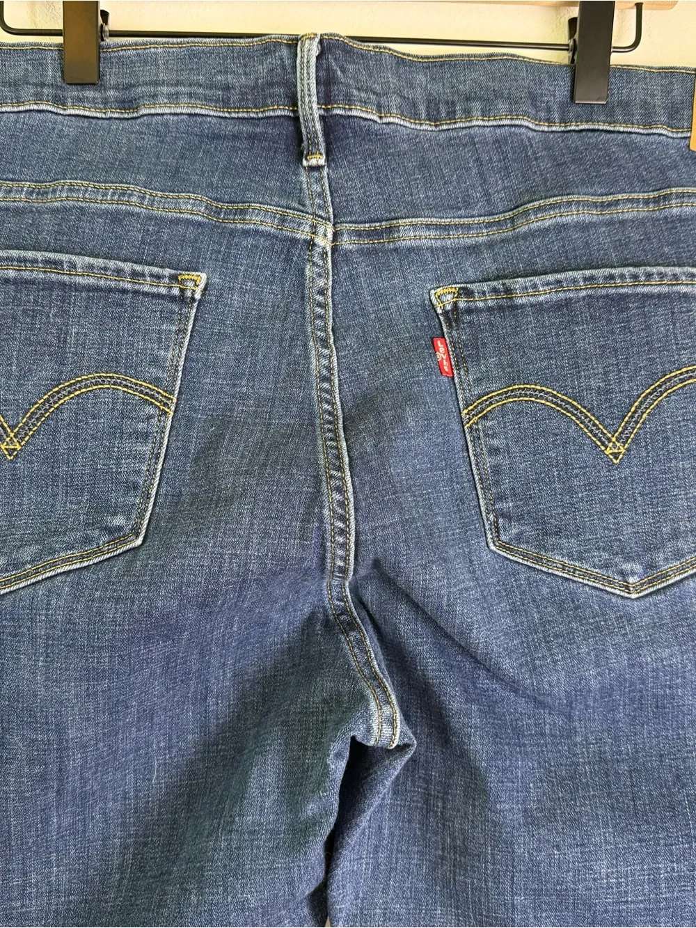 Levi's Women's Mid Rise Classic Straight‎ Medium Wash Blue Jeans